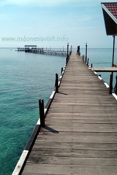 the jetty at derawan